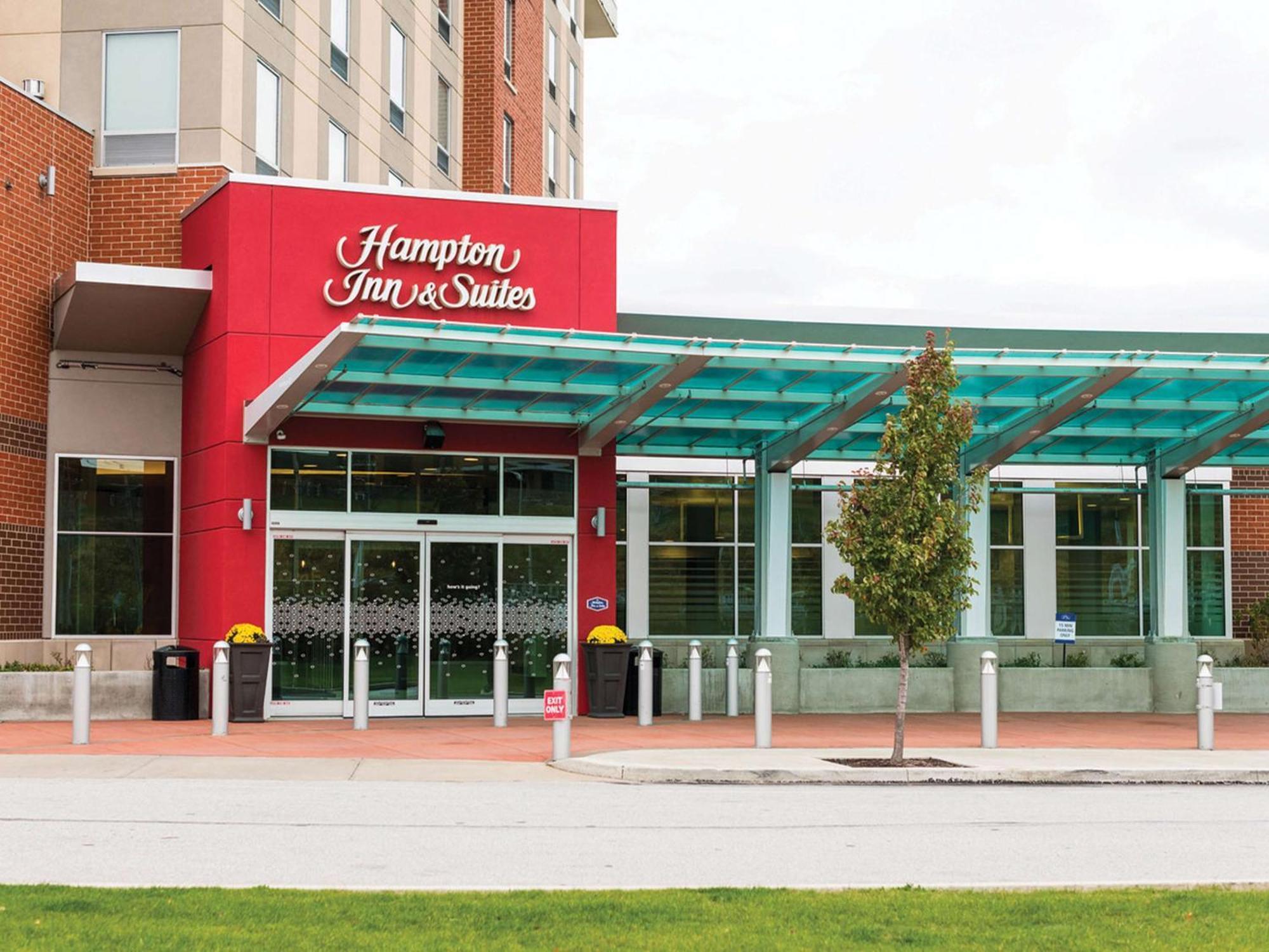 Hampton Inn & Suites Erie Bayfront Exterior photo